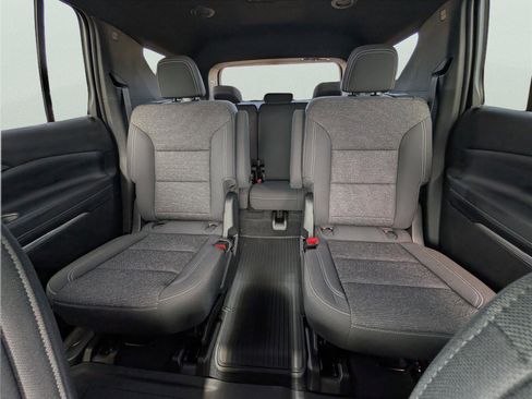 New 2026 Chevrolet Traverse LT w/ LPO, Floor Liner Package FWD image 34