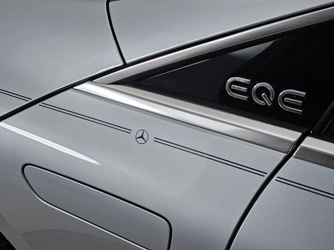 Used 2023 Mercedes-Benz EQE 350+ 4MATIC Sedan image 7