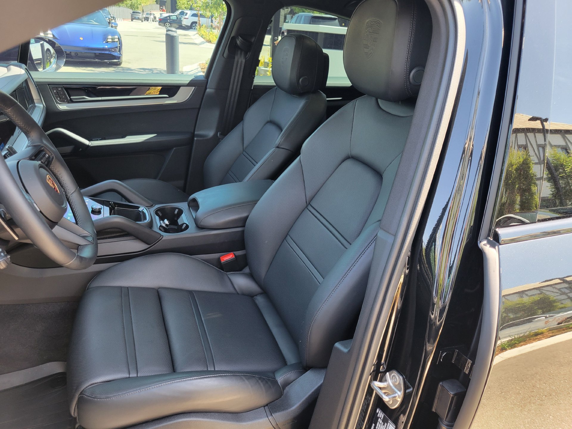 Certified 2026 Porsche Cayenne Coupe AWD/4WD image 5
