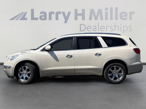 Used 2009 Buick Enclave CXL w/ Entertainment Package #4 FWD image 2