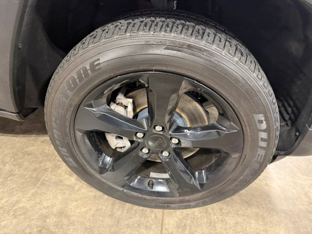 Used 2024 Jeep Grand Cherokee L Altitude AWD/4WD image 4