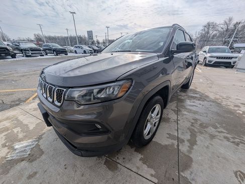 Used 2024 Jeep Compass Latitude image 8