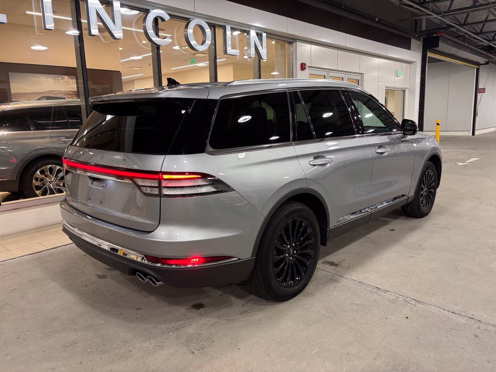 Used 2023 Lincoln Aviator Reserve w/ Elements Package Plus AWD/4WD image 4