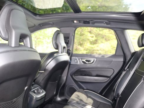 Used 2019 Volvo XC60 T5 R-Design w/ Protection Package Premier AWD/4WD image 32