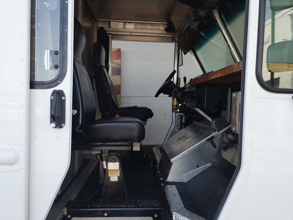 Used 2017 Ford E-350 and Econoline 350 Super Duty w/ A/C Prep Package RWD image 11