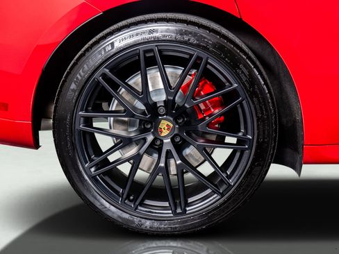 Used 2024 Porsche Macan GTS image 9