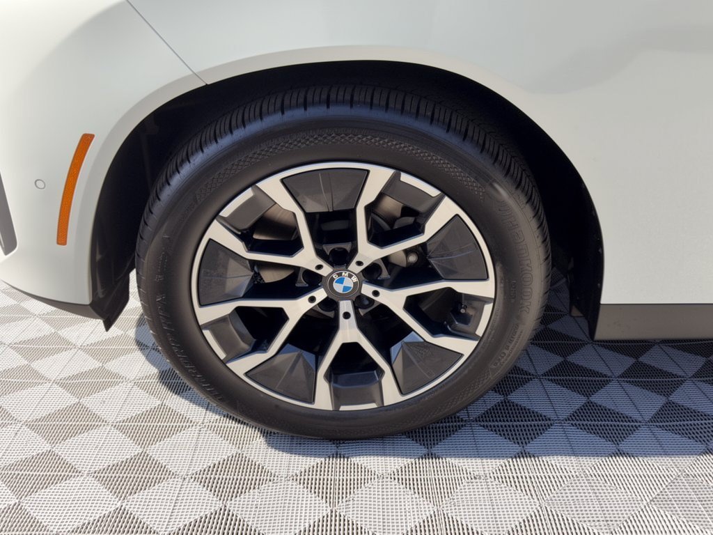 Certified 2025 BMW X3 xDrive30i w/ Premium Package AWD/4WD image 13