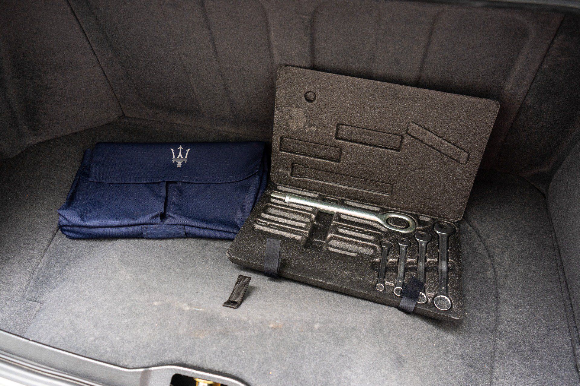 Used 2006 Maserati GranSport Coupe RWD image 40