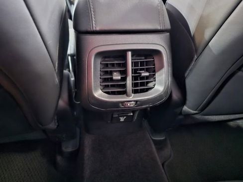 Used 2018 Jeep Cherokee Overland w/ Technology Group image 28