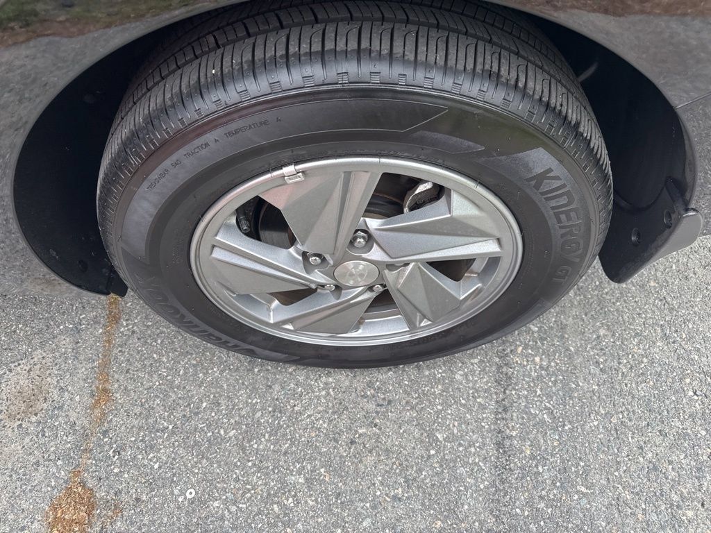 Certified 2026 Hyundai Elantra SE FWD image 14