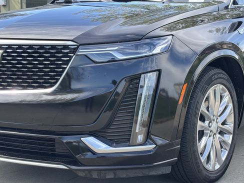 Used 2022 Cadillac XT6 Premium Luxury image 6