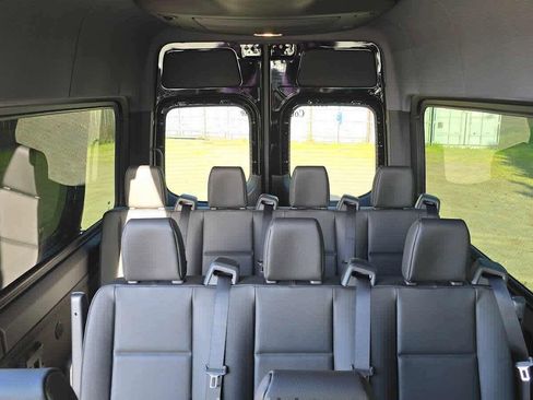 Used 2025 Mercedes-Benz Sprinter 2500 image 14