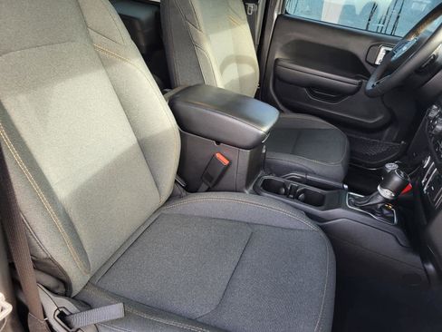 Used 2024 Jeep Wrangler Sport S image 10