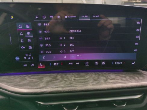 Used 2025 Audi Q5 Premium w/ Convenience Package image 22