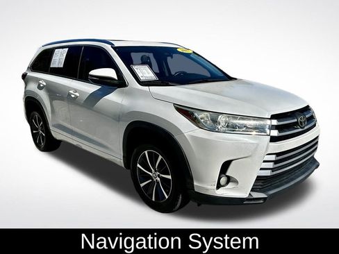 Used 2017 Toyota Highlander XLE image 3