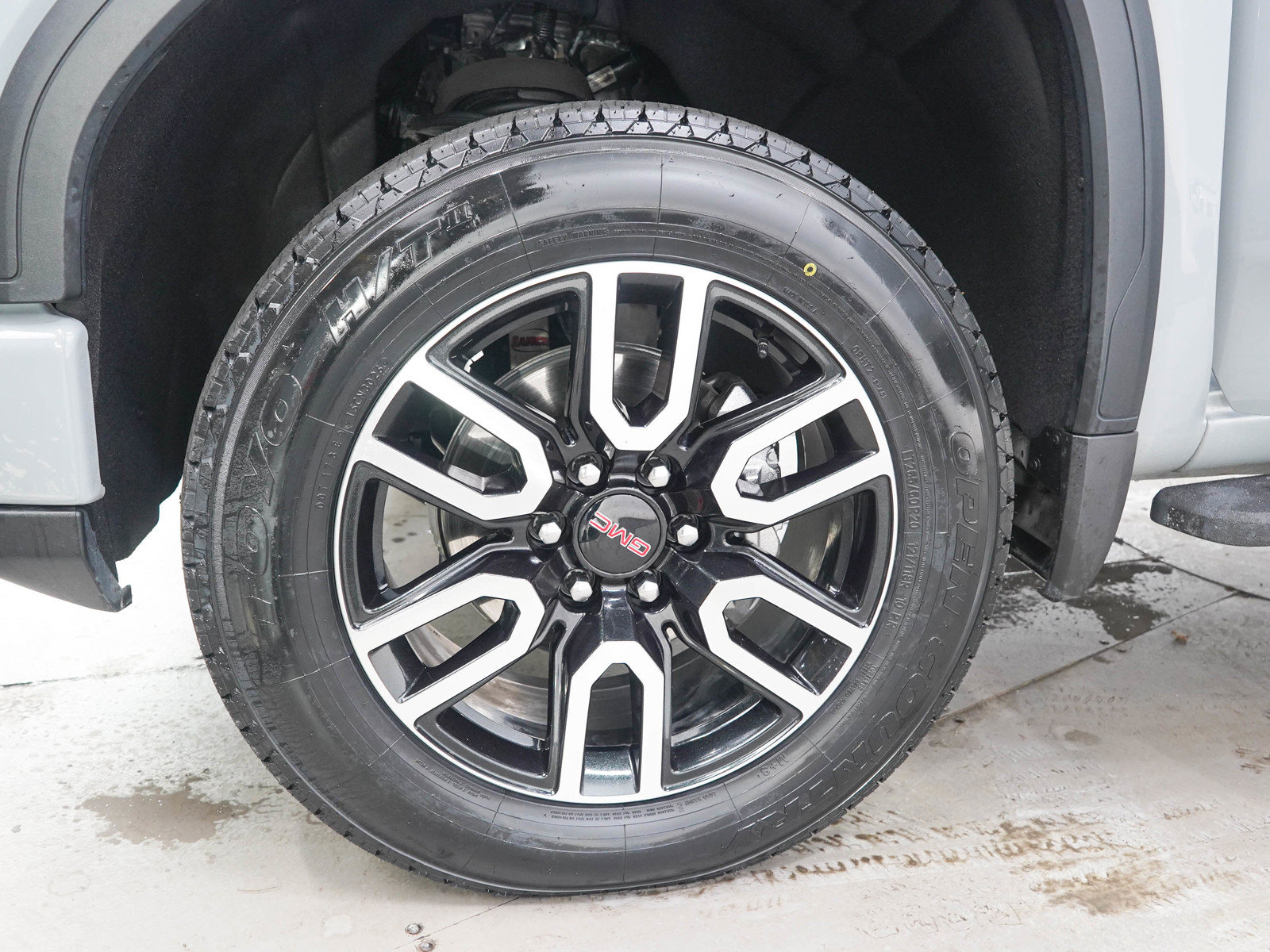 Used 2025 GMC Sierra 1500 AT4 w/ AT4 Premium Package AWD/4WD image 30