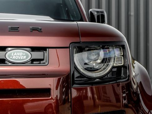 Used 2025 Land Rover Defender 130 S image 6