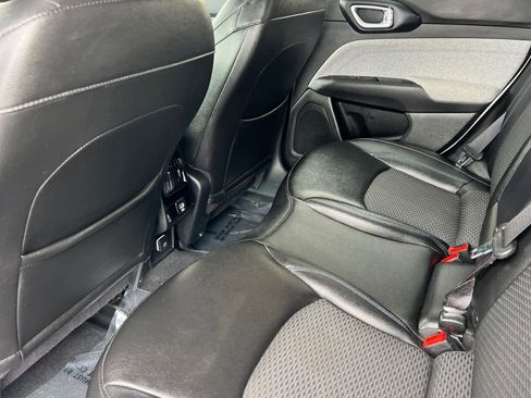 Used 2024 Jeep Compass Latitude image 4