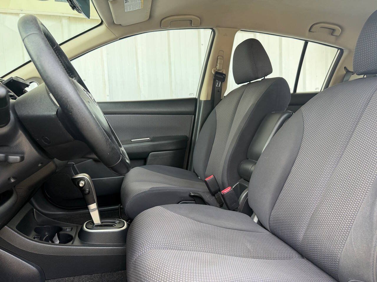 Used 2009 Nissan Versa Hatchback w/ Convenience Pkg FWD image 12