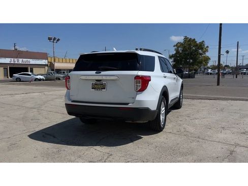 Used 2020 Ford Explorer XLT image 2