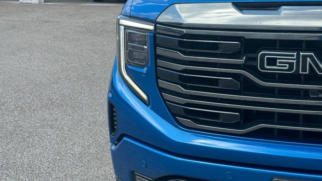 Used 2023 GMC Sierra 1500 AT4 w/ Technology Package AWD/4WD image 11