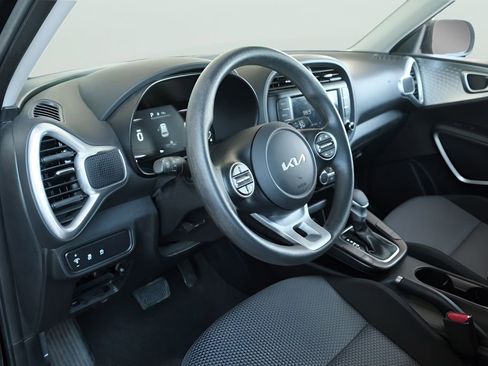 Used 2023 Kia Soul LX FWD image 6