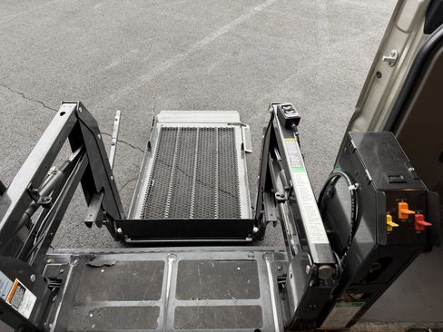 Used 2014 Mercedes-Benz Sprinter 2500 image 12