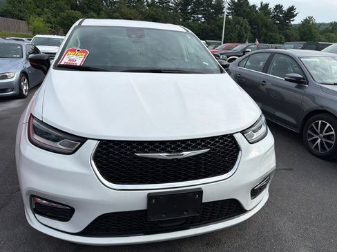Certified 2024 Chrysler Pacifica Touring-L FWD image 2