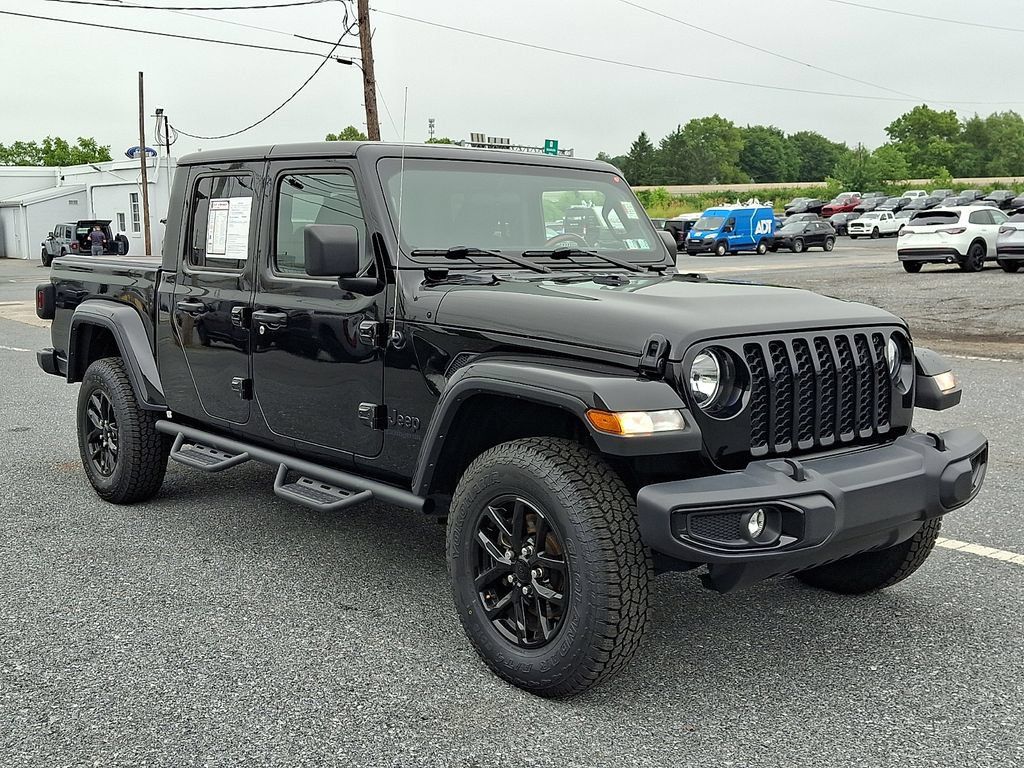 Used 2022 Jeep Gladiator Sport AWD/4WD image 3