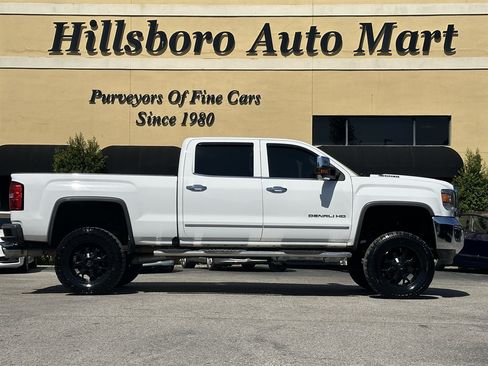 Used 2017 GMC Sierra 2500 Denali w/ Duramax Plus Package AWD/4WD image 4