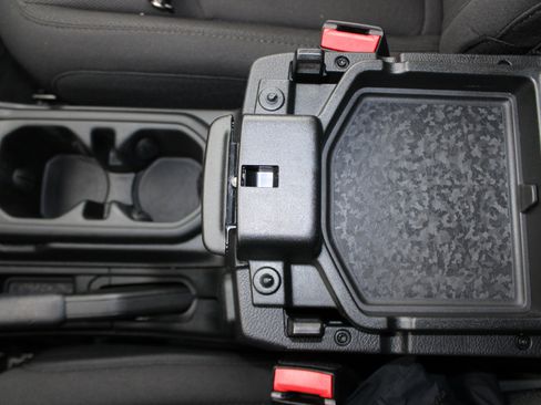 Used 2023 Jeep Wrangler Sport image 19