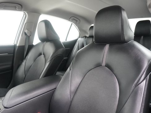 Used 2023 Toyota Camry XLE FWD image 11