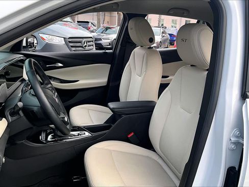 Used 2025 Buick Encore GX Sport Touring w/ Advanced Technology Package image 7