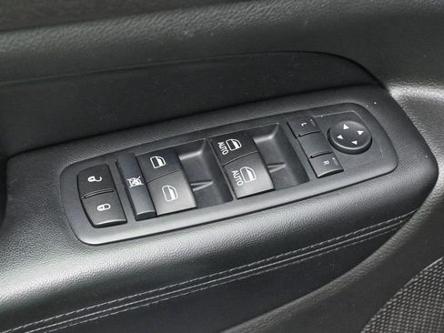 Used 2017 Jeep Grand Cherokee Altitude AWD/4WD image 12
