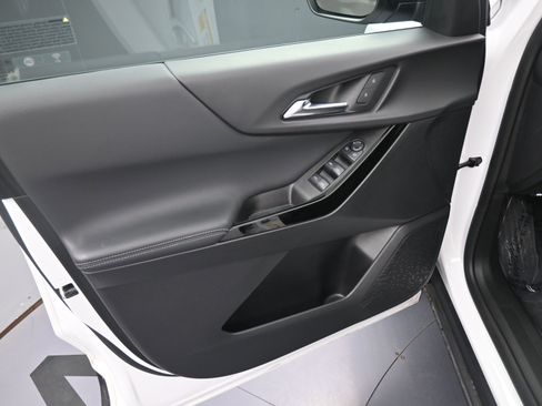 Certified 2025 Chevrolet Equinox LT w/ Safety and Technology Package image 13