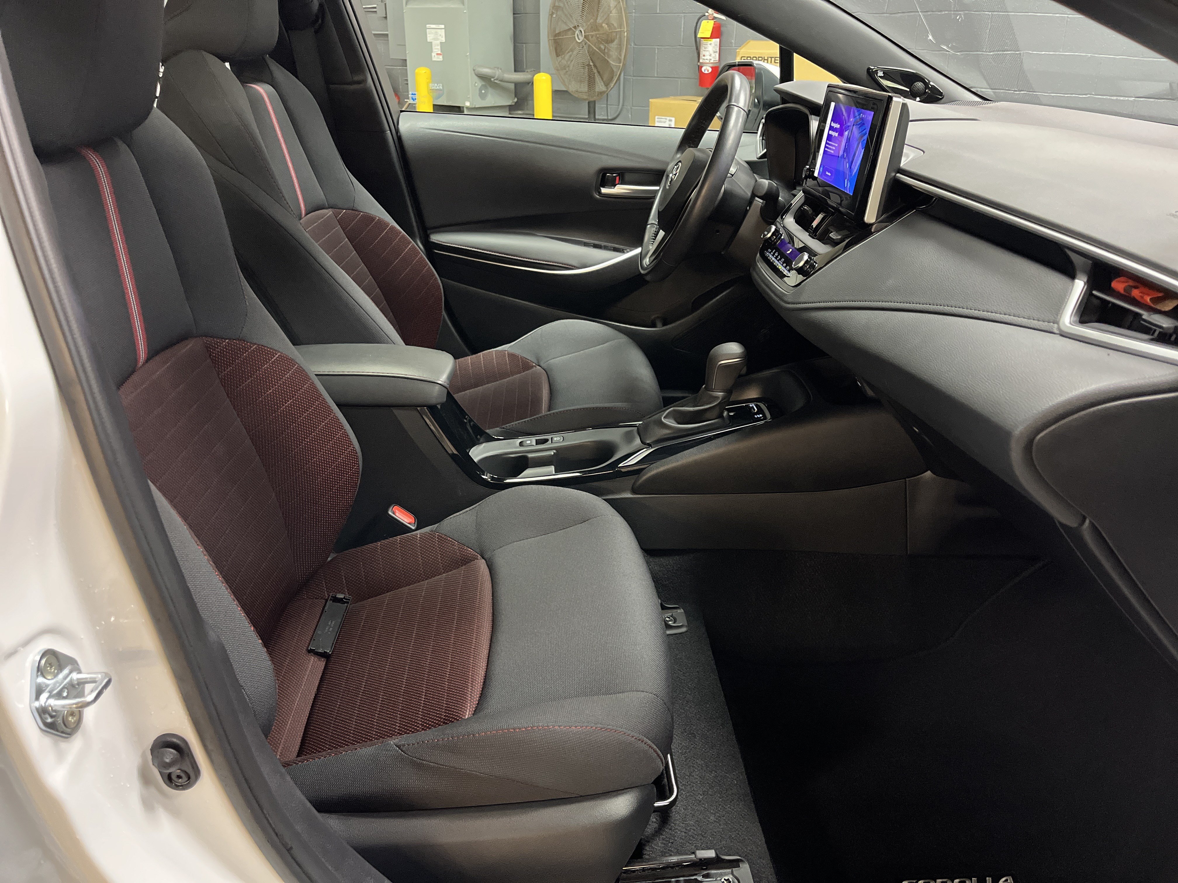 Used 2023 Toyota Corolla SE w/ SE Premium Package FWD image 33
