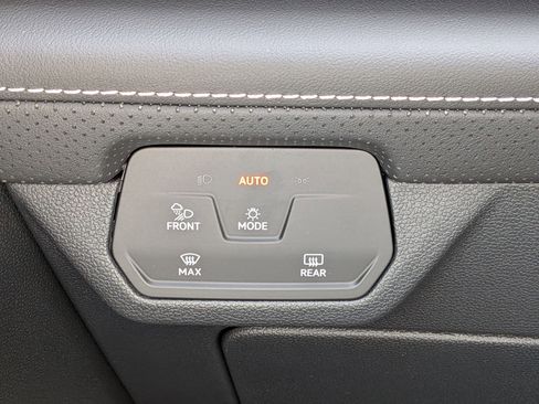 New 2026 Volkswagen Atlas SE FWD image 17