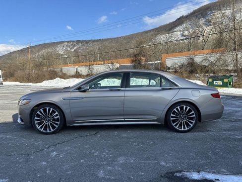 Used 2019 Lincoln Continental Select w/ Continental Climate Package image 4