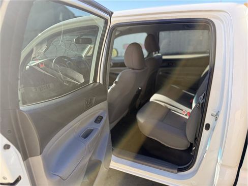 Used 2015 Toyota Tacoma 4x4 Double Cab image 22