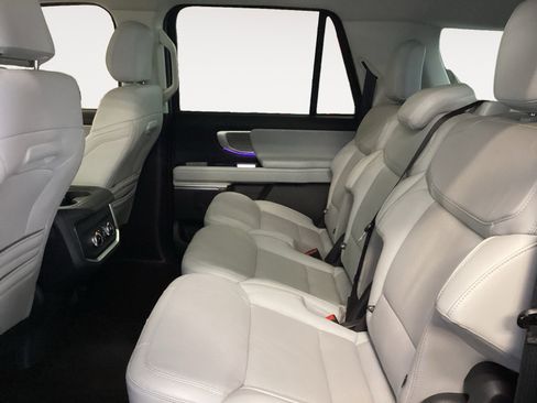 Used 2025 Ford Expedition Max Platinum image 13