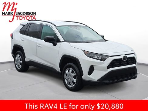 Used 2021 Toyota RAV4 LE image 5