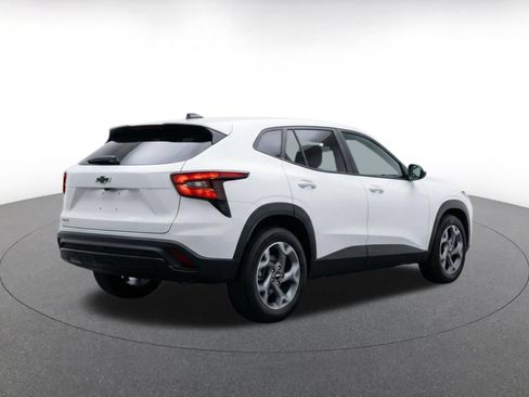 Used 2025 Chevrolet Trax LT w/ LT Convenience Package FWD image 9