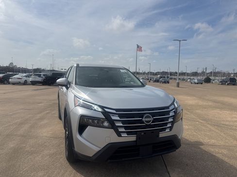 Certified 2025 Nissan Rogue SV image 2