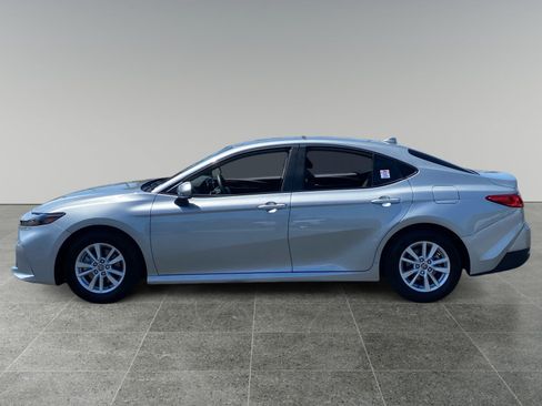 Used 2025 Toyota Camry LE FWD image 2