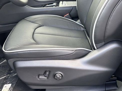 New 2026 Chrysler Pacifica Limited w/ S Appearance Package image 5