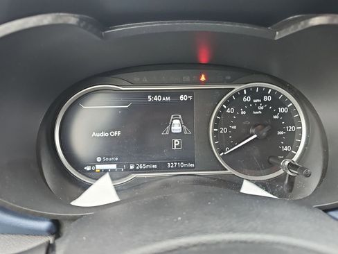 Used 2025 Nissan Versa SV image 10