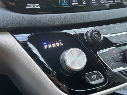 Used 2020 Chrysler Pacifica Touring-L Plus image 27