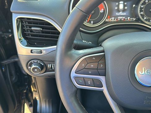 Used 2020 Jeep Cherokee Limited image 13