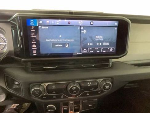 Used 2024 Jeep Wrangler Unlimited AWD/4WD image 34