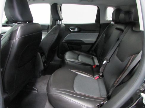 Used 2022 Jeep Compass Latitude AWD/4WD image 15